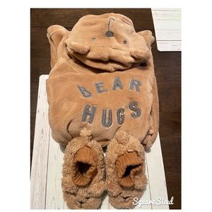 Toddler 3T robe & 7/8 slippers